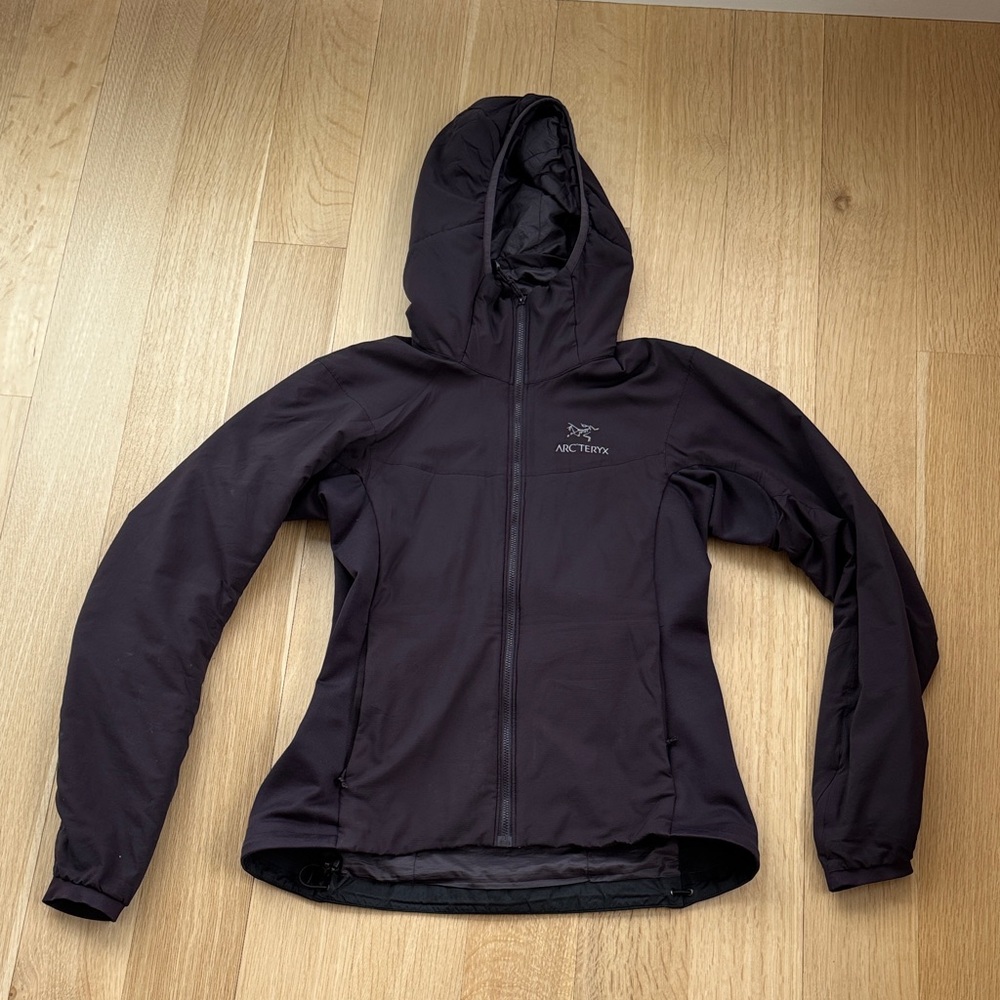 Arc'teryx Atom Hoody Women's Black Hooded Jacket - Sleek Alpine Style